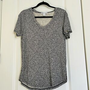 Athleta Breezy Scoop Vneck Tee Micro Cheetah Print Women’s Size Medium